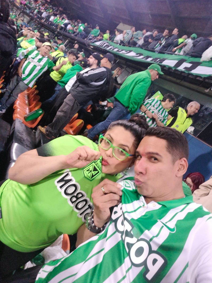 handrezgomez's tweet photo. Seguro no me dejarán volver a ingresar al estadio por besar el escudo del más grande @nacionaloficial y seguro nos van a sancionar por humillar a Santa fe. #contratodoycontratodos https://t.co/PHwq7fWPnZ
