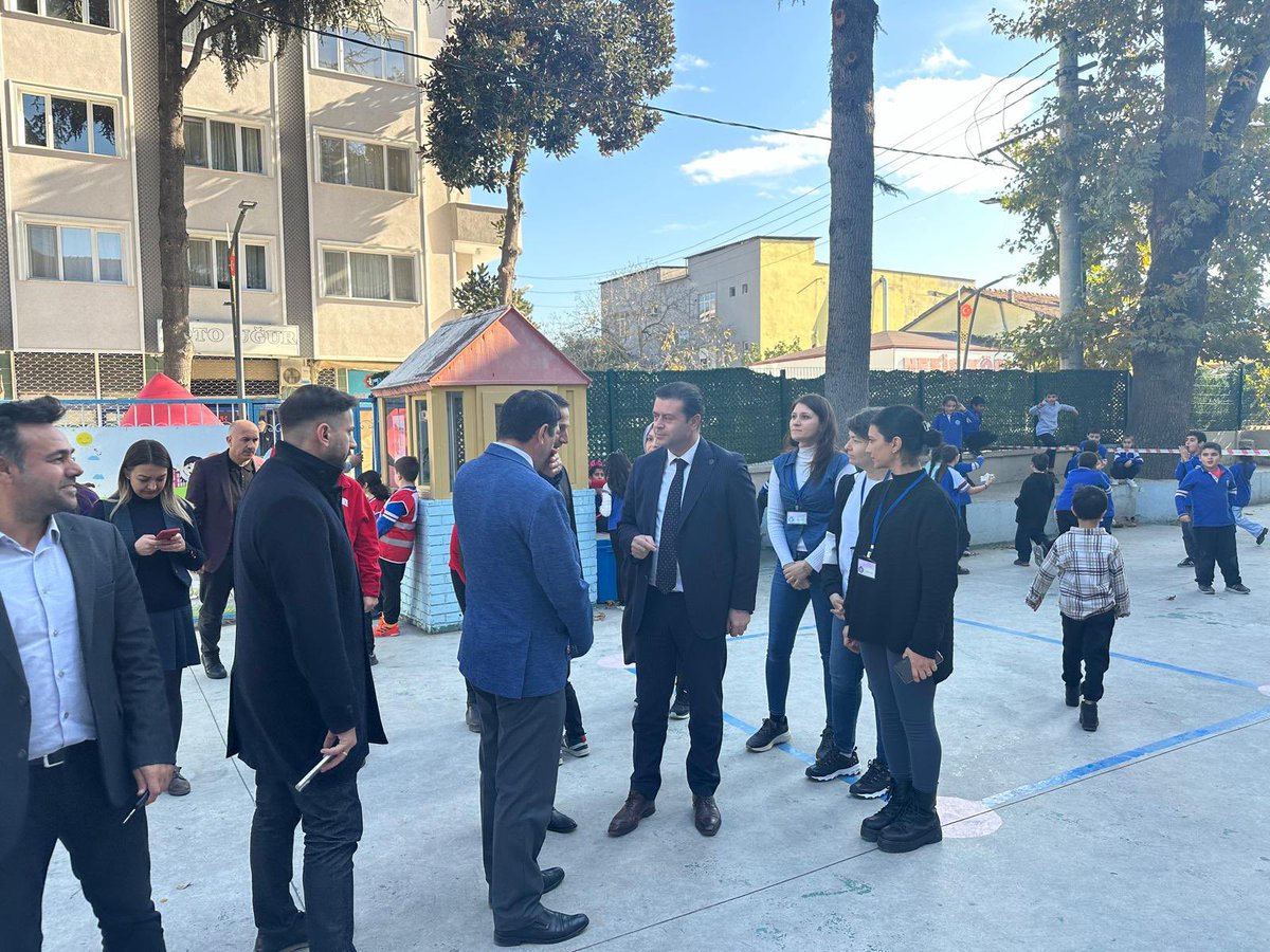 CiftlikkoyM's tweet photo. Okulumda KANpanya Var  etkinliği kapsamında 
İl Milli Eğitim Müdürümüz Halil İbrahim AKMEŞE, İlçe Milli Eğitim Müdürümüz Zeki SİTAR Gazi Abdurrahman İlkokulunu ziyaret etti.
@tcmeb @Kizilay @YalovaMem @kizilayyalova https://t.co/qRAefm0ugE