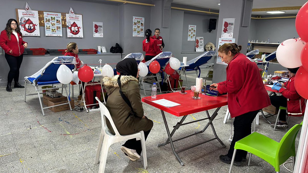 CiftlikkoyM's tweet photo. Okulumda KANpanya Var  etkinliği kapsamında 
İl Milli Eğitim Müdürümüz Halil İbrahim AKMEŞE, İlçe Milli Eğitim Müdürümüz Zeki SİTAR Gazi Abdurrahman İlkokulunu ziyaret etti.
@tcmeb @Kizilay @YalovaMem @kizilayyalova https://t.co/qRAefm0ugE