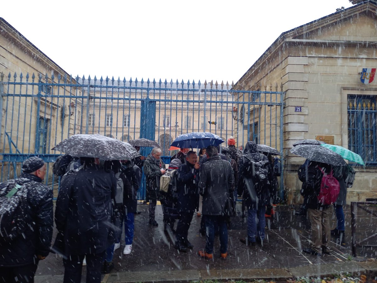 Les présidents d universités devant les grilles du ministère suite à l annonce d une baisse de la dotation, qui s ajoute à la non compensation de plusieurs mesures.
Les Universités ne doivent pas être la variable d ajustement budgétaire, au détriment de notre jeunesse