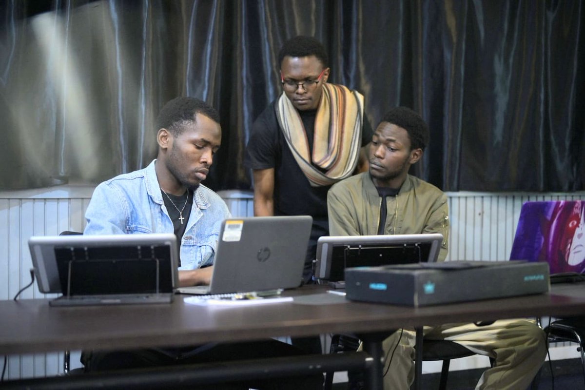 Mboa pep's,

Depuis ce matin, en amont du festival, se tient un atelier 100% pratique sur les fondamentaux de l'animation 2D. 
Atelier animé par Nadia RAÏS et organisé par <a href="/canalplus/">CANAL+</a>   et <a href="/WaandaStoudio/">Waanda Stoudio</a>. L'atelier va s'étendre sur 5 jours.

#Mboabd15 #mboadrawingawards #aniamtion