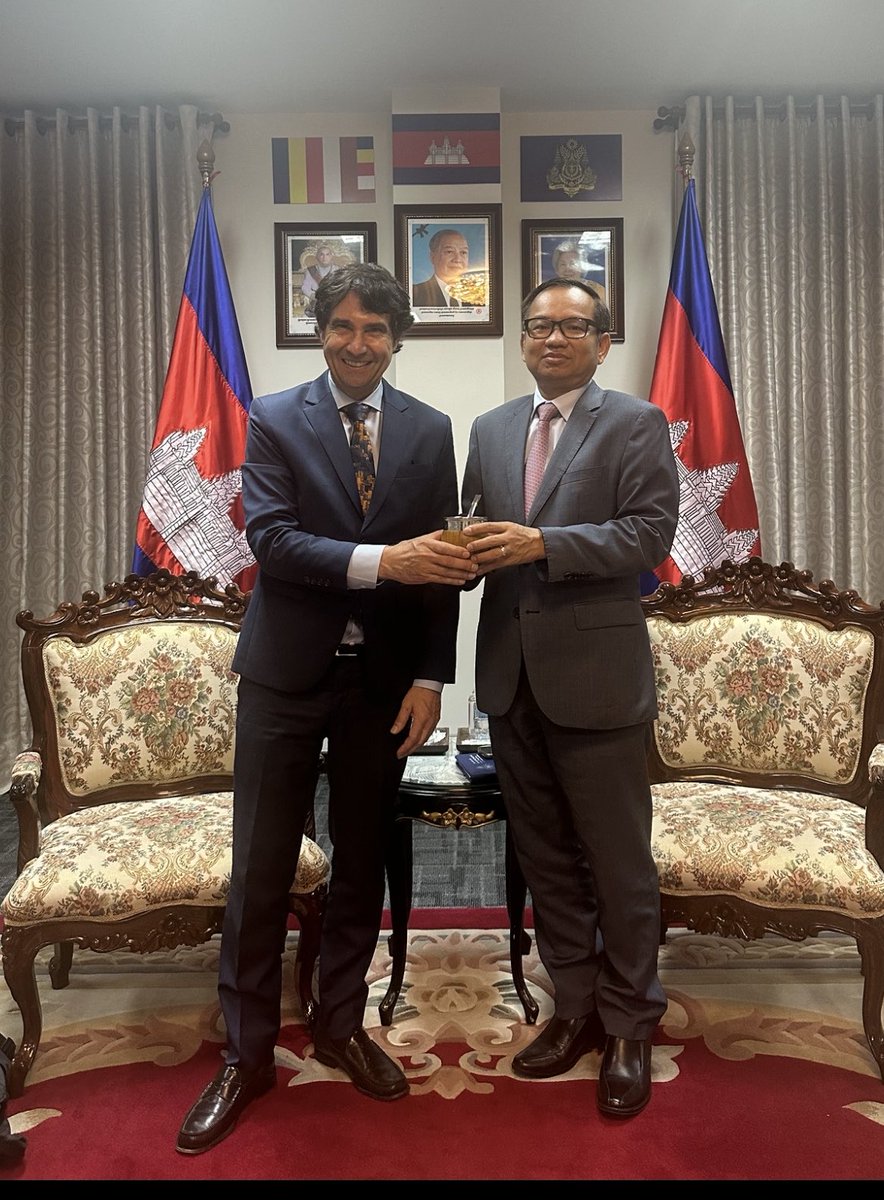 El Dr. Rodolfo Caffaro Kramer fue recibido en la Cancillería en Phnom Penh por SE Ouk Sorphorn. En dicha reunión se informó sobre el proceso de apertura del consulado en Buenos Aires y los planes para el año 2025