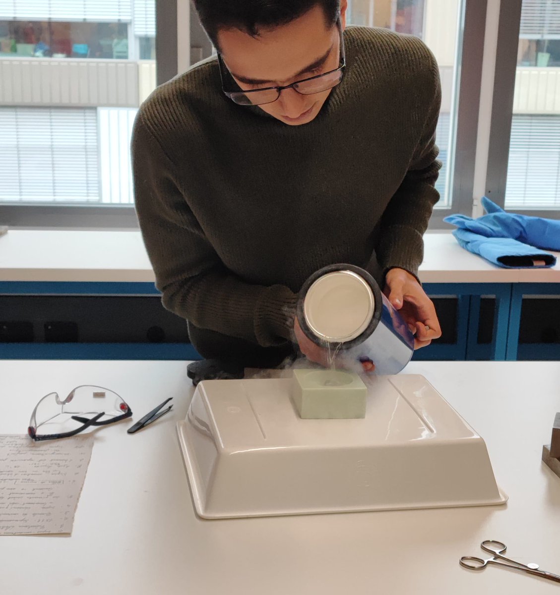 Materials_EPFL's tweet image. As part of the Information Days, we welcomed today high school students in the labs of @Materials_EPFL. Unbreakable glass, numerical simulation of materials, metallurgy, superconductivity... they got a glimpse of the variety of research in Materials Science & Engineering at @EPFL