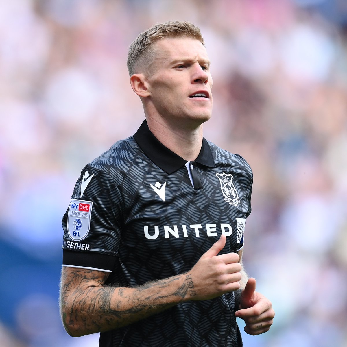 😲🇮🇪 La curiosa excepción con James McClean, 'el jugador más odiado del fútbol inglés'.

Para prevenir insultos y amenazas, la <a href="/FA/">The FA</a> ha decidido que el norirlandés pueda marcharse a los vestuarios por el camino más corto posible.

👉 Varios clubes ya han sido sancionados.