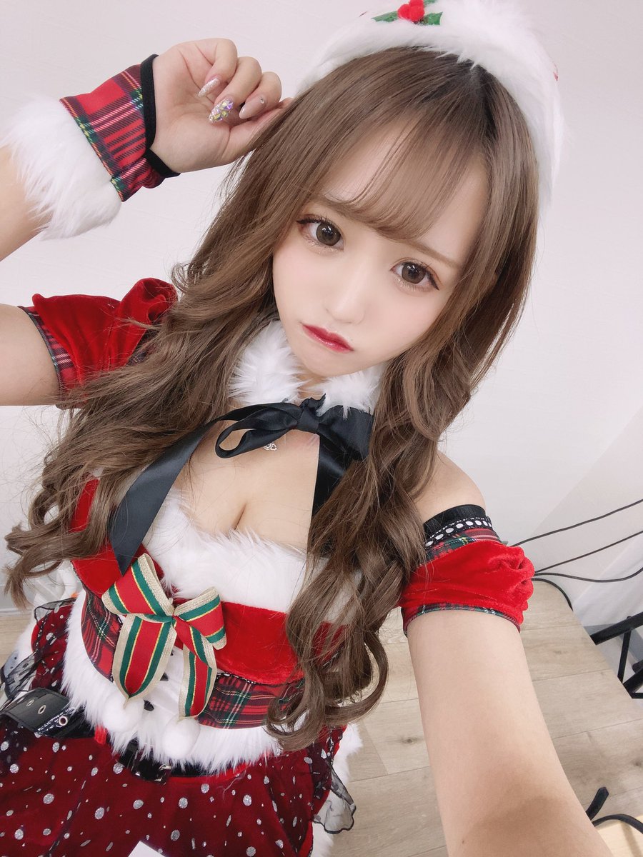 Raucha9's tweet photo. りりかのサンタコスどんなんだったかなって昔の写真みてたらえぐかわ過ぎて軽く死んだよ

どっちもえぐかわだけどブラックサンタが好みです https://t.co/VnY9WHMoYd