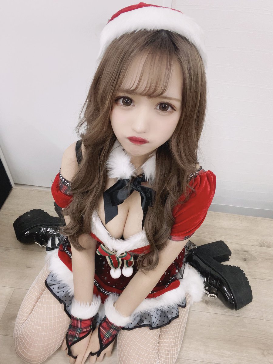 Raucha9's tweet photo. りりかのサンタコスどんなんだったかなって昔の写真みてたらえぐかわ過ぎて軽く死んだよ

どっちもえぐかわだけどブラックサンタが好みです https://t.co/VnY9WHMoYd