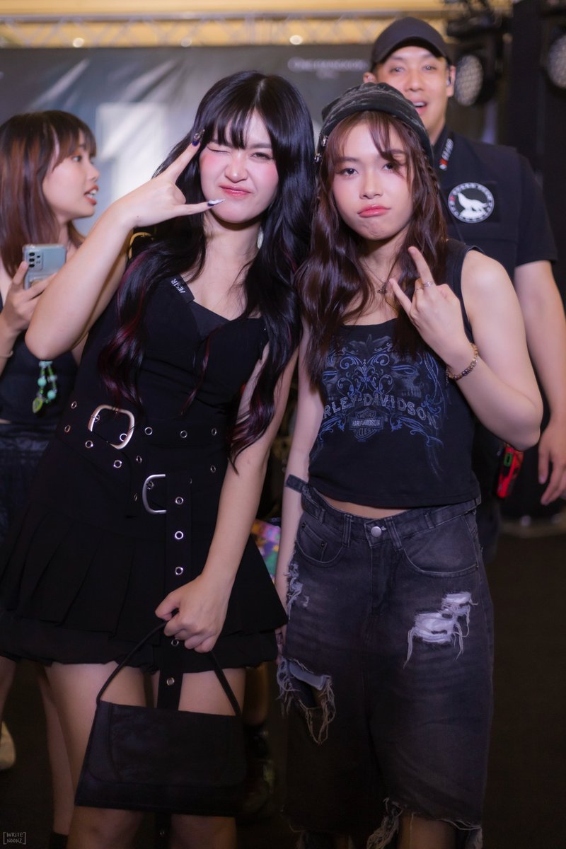 Writenoonz's tweet photo. 4802 🤘⚡️💞
----
#19Lab48 #19Lab02 #19official #19Lab #MyyuKhawisara #DenaEuprasert #19bywritenoonz https://t.co/nUYIPHa8PN