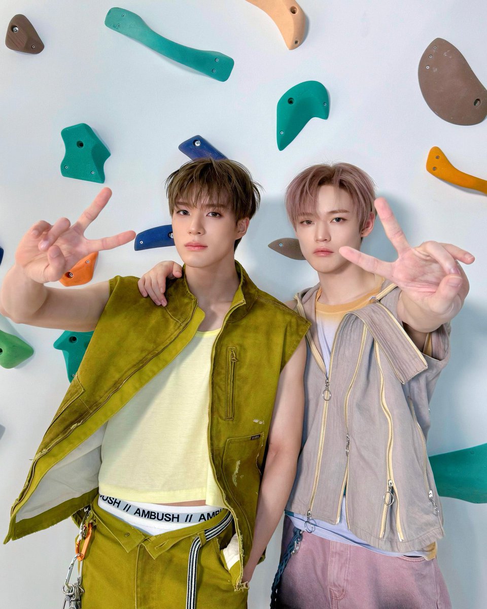 Clambering vibes with a splash of style as these two take manner to new heights of tricky level!