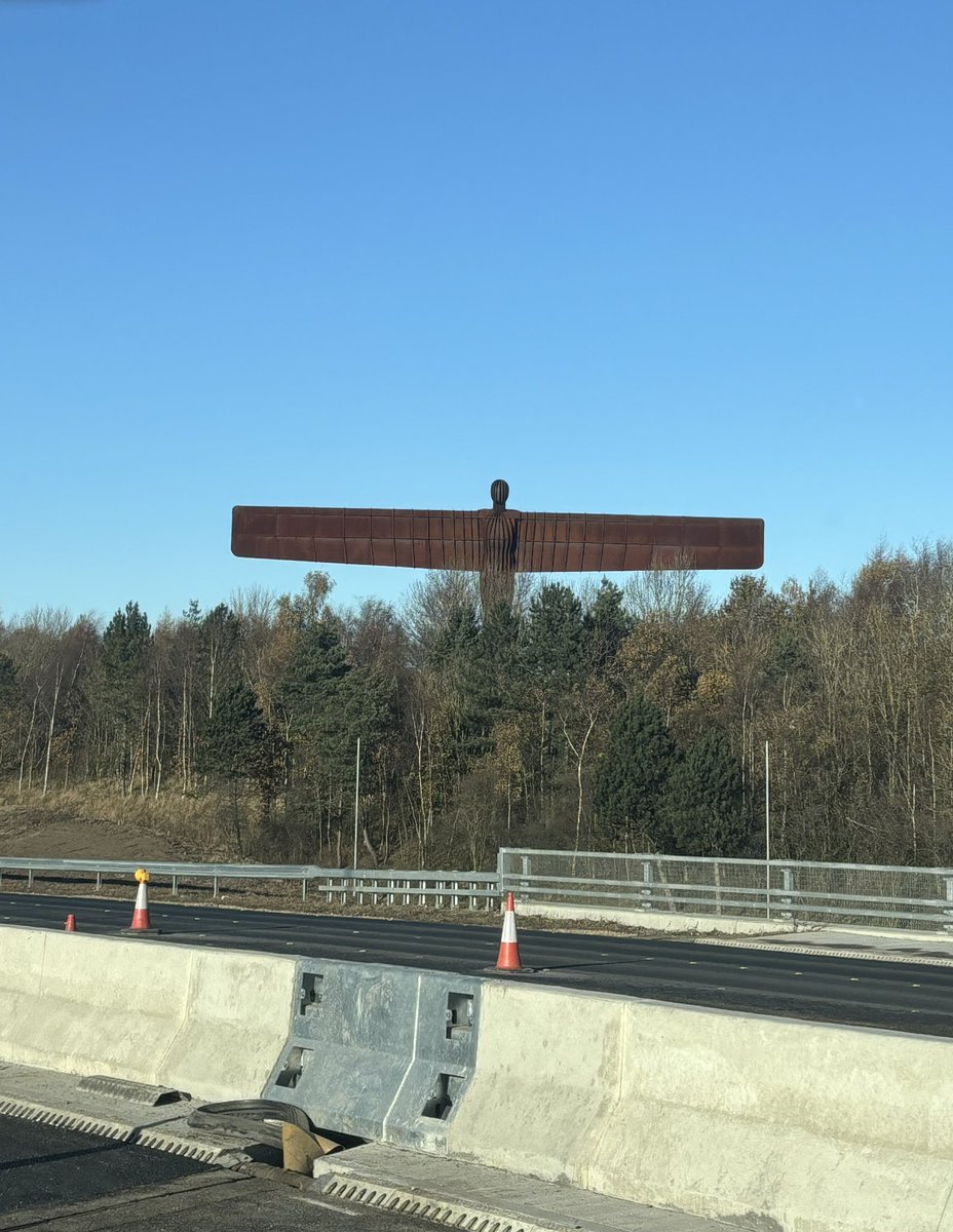 It was a very early start but we are most definitely in the North! Ready for a great u15 hockey residential in Newcastle 🏑