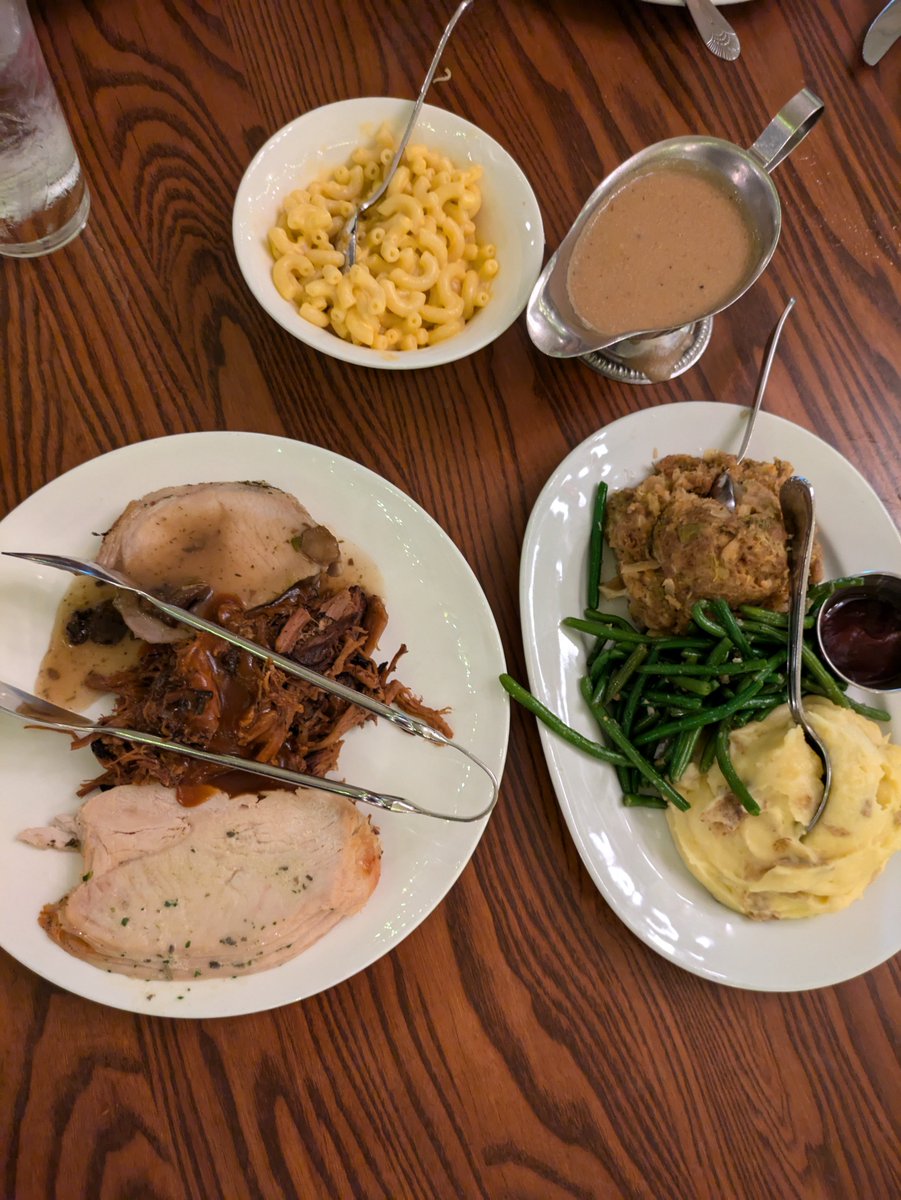 JotterParks's tweet photo. Time for our annual Thanksgiving dinner at the Diamond Horseshoe at Magic Kingdom! https://t.co/Fw4RqHDzWN