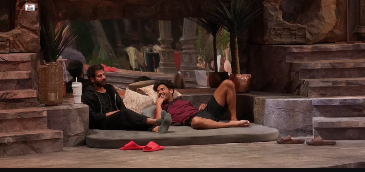 Am here seated for their friendship to grow 
Kv and Dv 🤌❤️

#KaranveerMehra #DiggyGang #DigvijaySinghRathee #BiggBoss18
