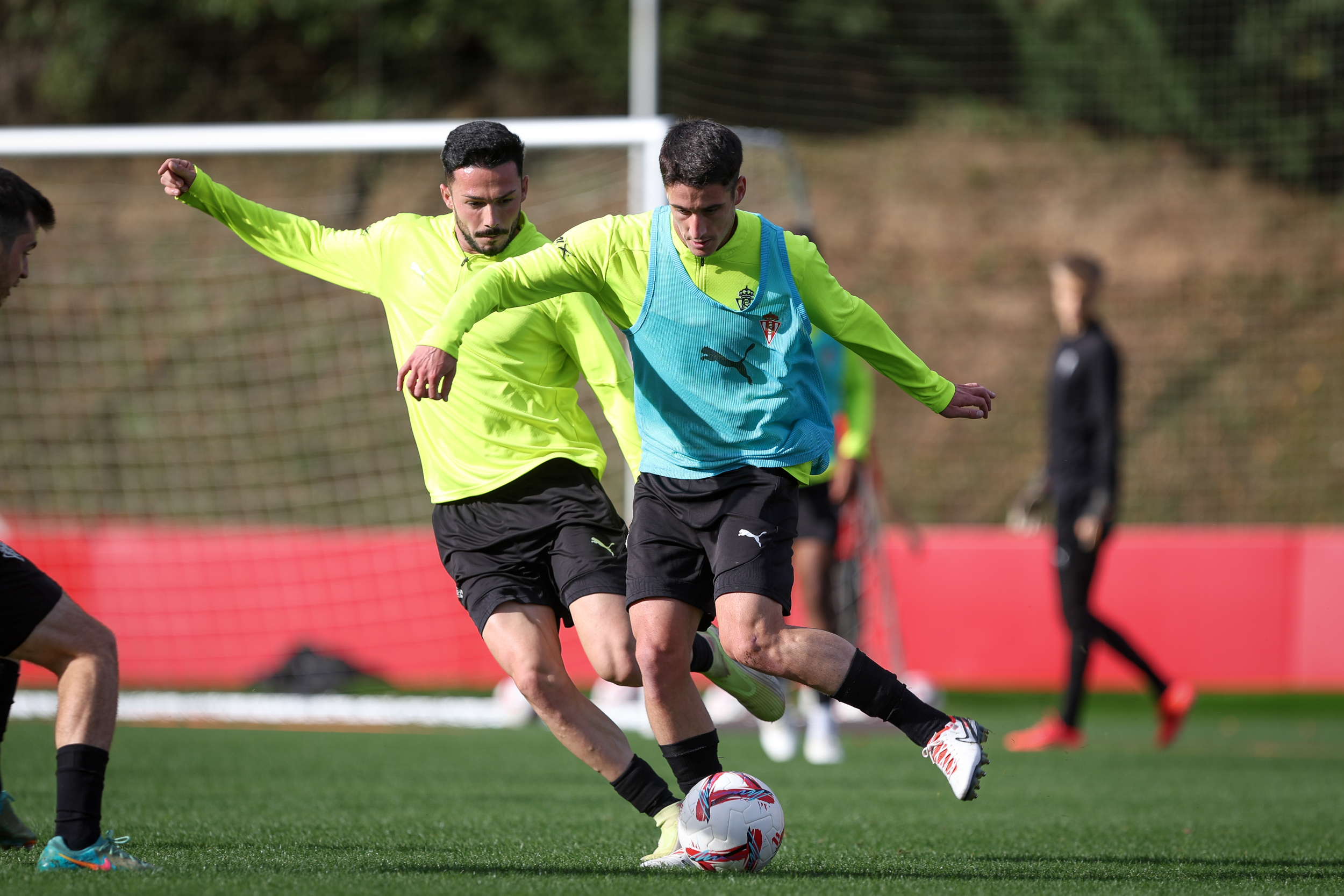 El entrenamiento de este jueves del Sporting en Mareo (Foto: RSG).