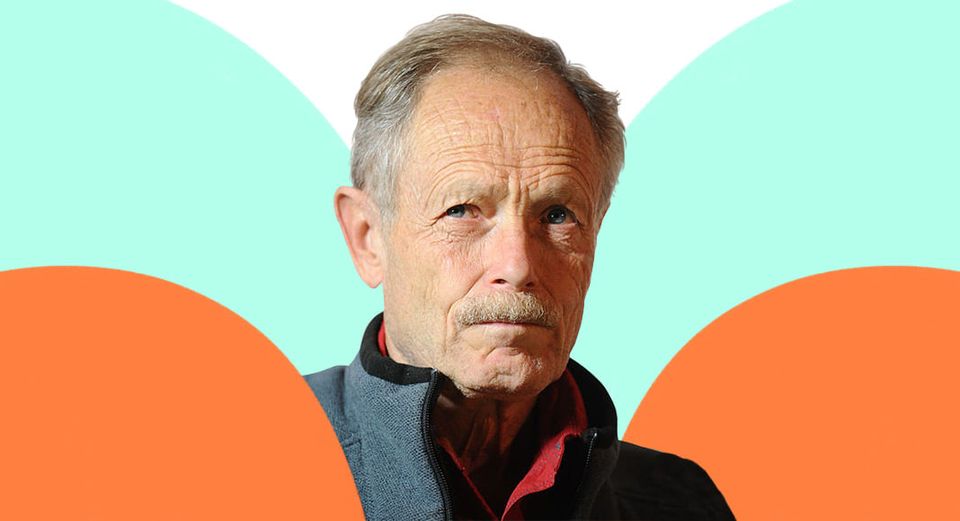 Vanno bene per gli angeli le ali, a un uomo pesano. 
A un uomo per volare deve bastare la preghiera, quella sale sopra le nuvole e piogge, sopra soffitti e alberi. 
La nostra mossa di volo è la preghiera. 

Erri De Luca 

#21novembre #errideluca #preghiera