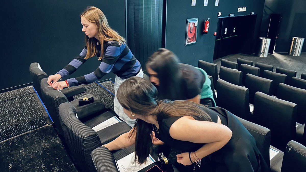 Hoy es uno de los días más importantes en <a href="/informaticaupm/">ETSI Informáticos</a>, el acto de entrega de diplomas. Y ya llevamos un rato preparando  todo para que salga lo mejor posible. <a href="/daetsiinf/">DAETSIINF</a>