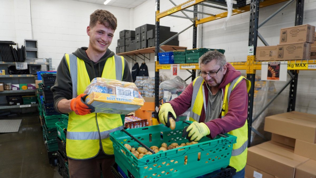 South East Business (@sebmagazine) on Twitter photo Food waste charity FareShare Sussex & Surrey <a href="/FareShareSussex/">FareShare Sussex & Surrey</a> has launched two ambitious campaigns to help feed those in need this winter. buff.ly/4fD0DKn #business #SouthEastBusiness #charity #Christmascharity #foodwaste Food waste charity FareShare Sussex & Surrey <a href="/FareShareSussex/">FareShare Sussex & Surrey</a> has launched two ambitious campaigns to help feed those in need this winter. buff.ly/4fD0DKn #business #SouthEastBusiness #charity #Christmascharity #foodwaste