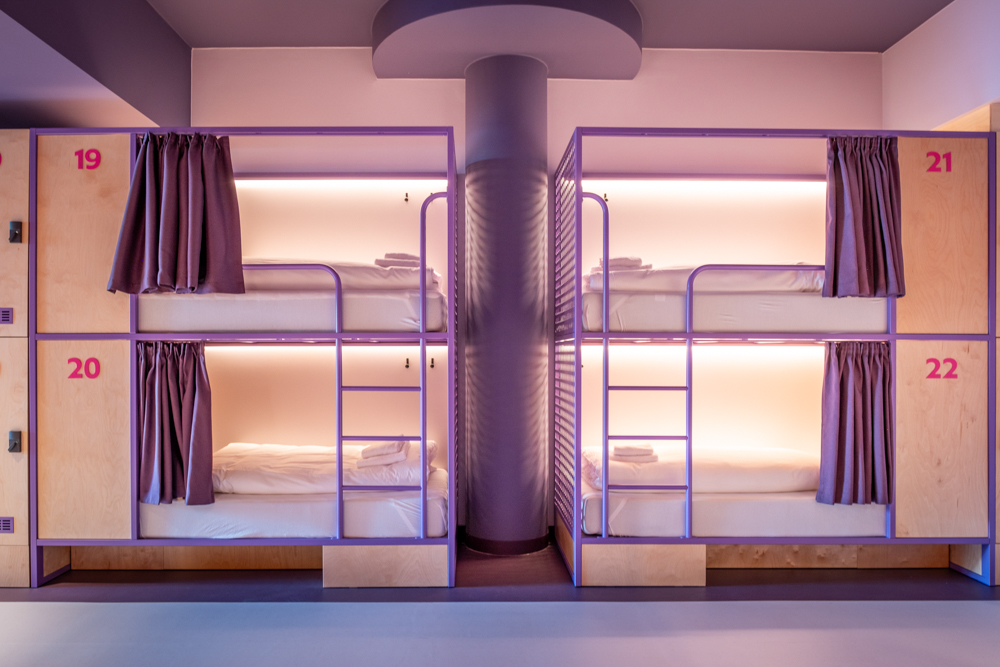 Bunks at Rode is a modern hostel that opened in the summer of 2024. Hødnebø Prosjekt completed the interior design, specifying balanced shades from the Palettone PUR collection.

Case study: polyflor.com/commercial/bun…

#flooring #polyflor #bunksatrode

Images: Hanne Jørgensen