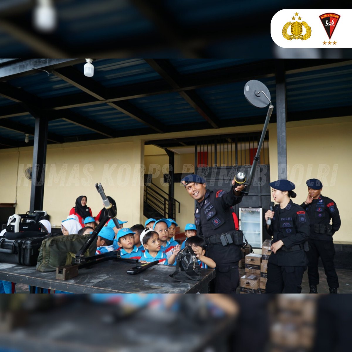 Humas_Korbrimob's tweet photo. Satbrimob Polda Kalbar kembali menerima kunjungan belajar outing class dari salah satu sekolah di Provinsi Kalbar. Rabu (20/11/24).

@satbrimobkalbar 

©️ Tim Produksi Humas Korps Brimob Polri

#korpsbrimobpolri #humaskorpsbrimob #brimobuntuknusadanbangsa #outingclass https://t.co/mD6wVhf29g