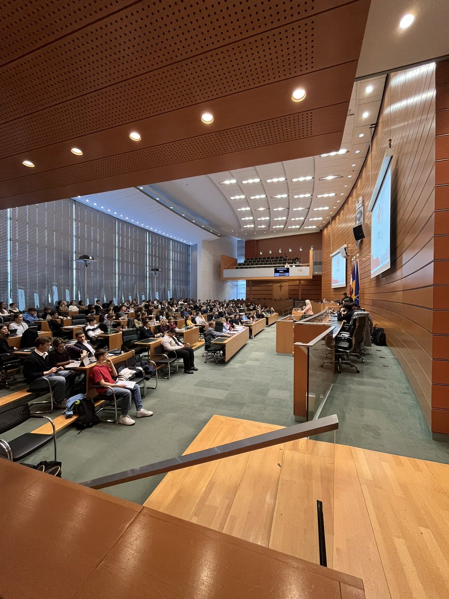Gestern hat man noch gehört, wie wichtig das nicht wäre, was sie hier machen - heute wurde die gesetzliche Verankerung des Schüler:innenparlaments im NÖ Landtag ein weiteres mal mit den Stimmen der NÖVP und der FPÖ abgelehnt - sauber!