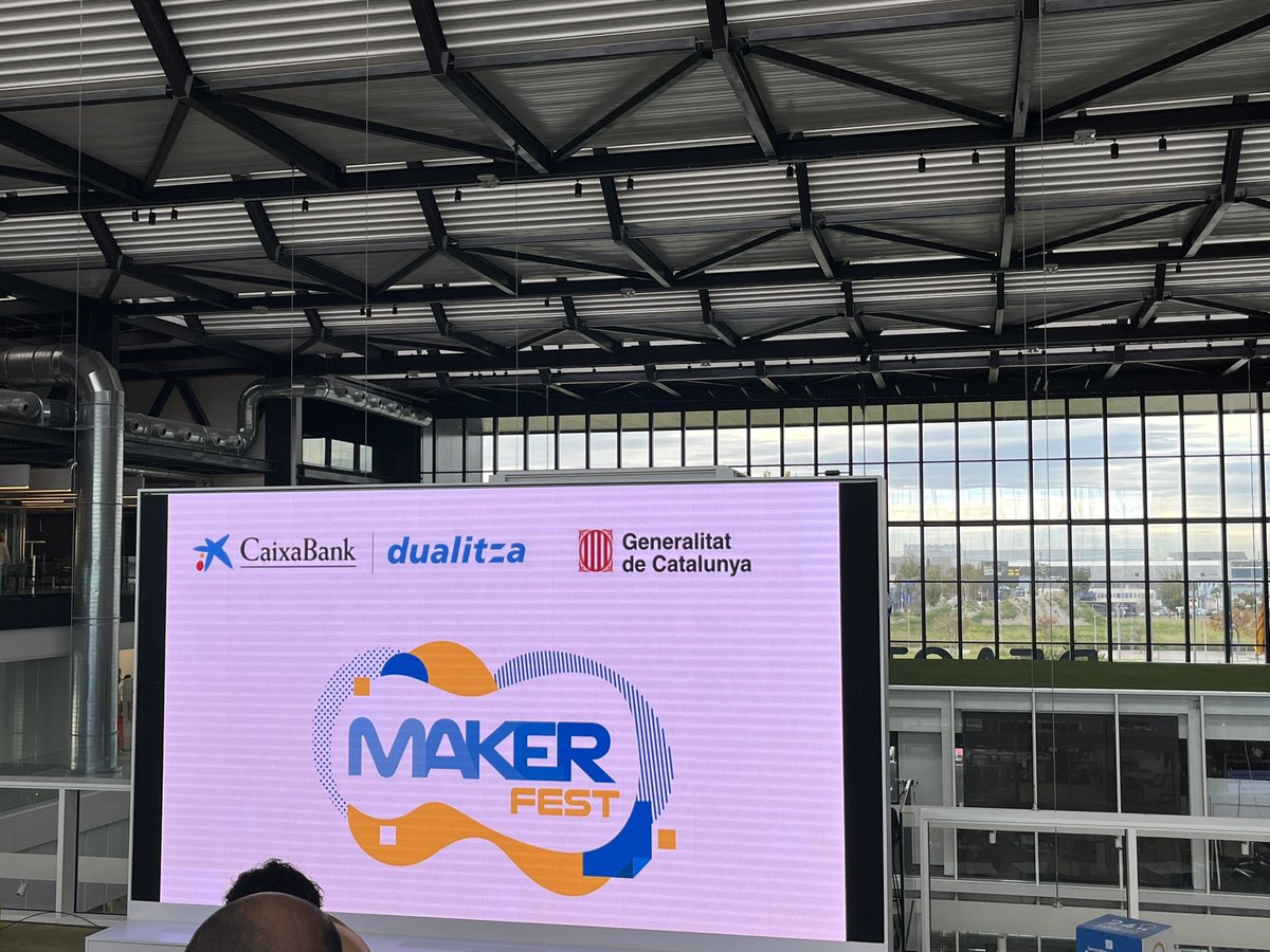 angelsricart's tweet photo. Professors @LopezVicuBCN hem participat en l’esdeveniment Maker Fest @futura_fp Hackató per a docents disruptius. Gràcies Lluis per compartit amb nosaltres https://t.co/5LRTT57K5j