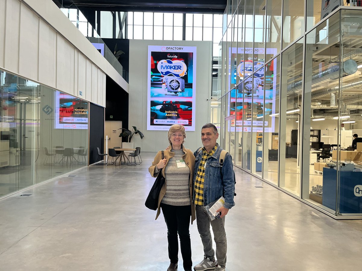 Professors <a href="/LopezVicuBCN/">Centre López Vicuña Barcelona</a> hem participat en l’esdeveniment Maker Fest <a href="/futura_fp/">FuturaFP</a> Hackató per a docents disruptius. Gràcies Lluis per compartit amb nosaltres