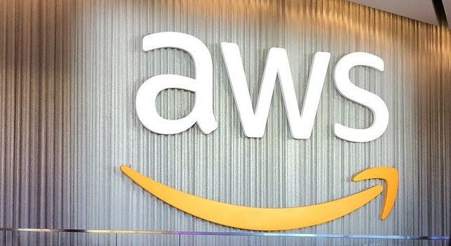 Delighted to have Webio share our Gen AI journey at the #AWS Gen AI Acceleration Workshop It was an incredible opportunity to connect with innovators and explore the future of AI. A big thank you to AWS for the invitation and hosting such a fantastic event.