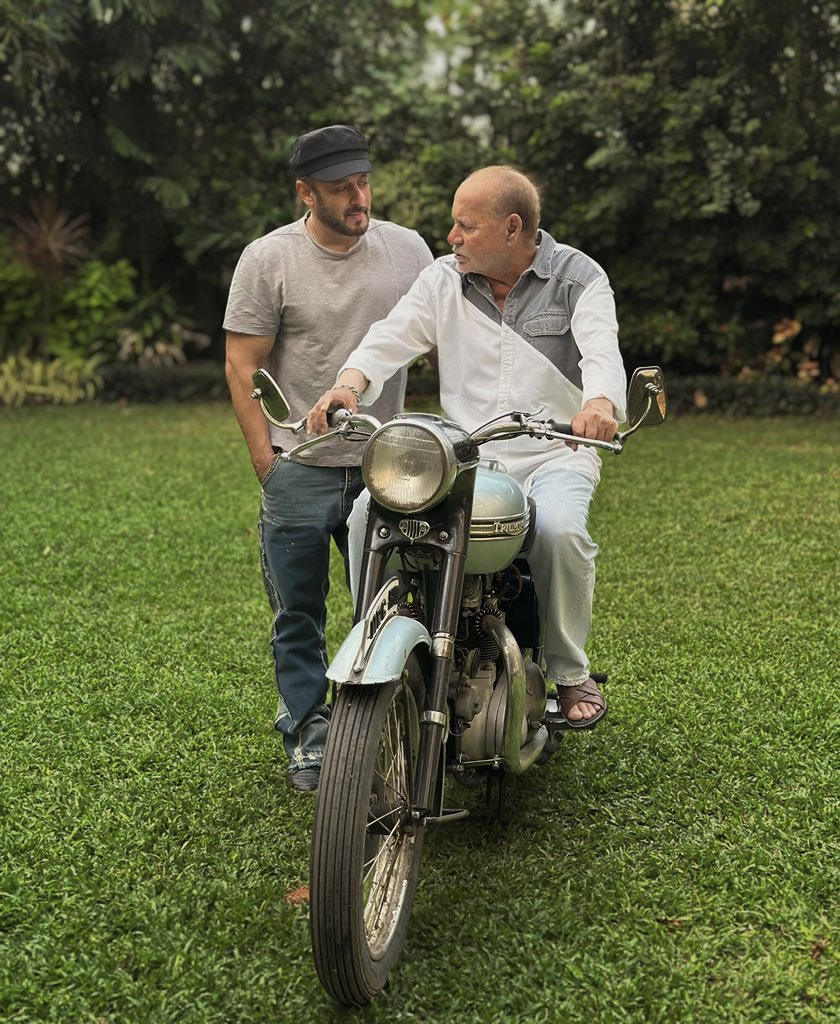 Memories and more!

#SalmanKhan and #SalimKhan pose with the latter’s first ever bike. 🫶🏽

#Trending