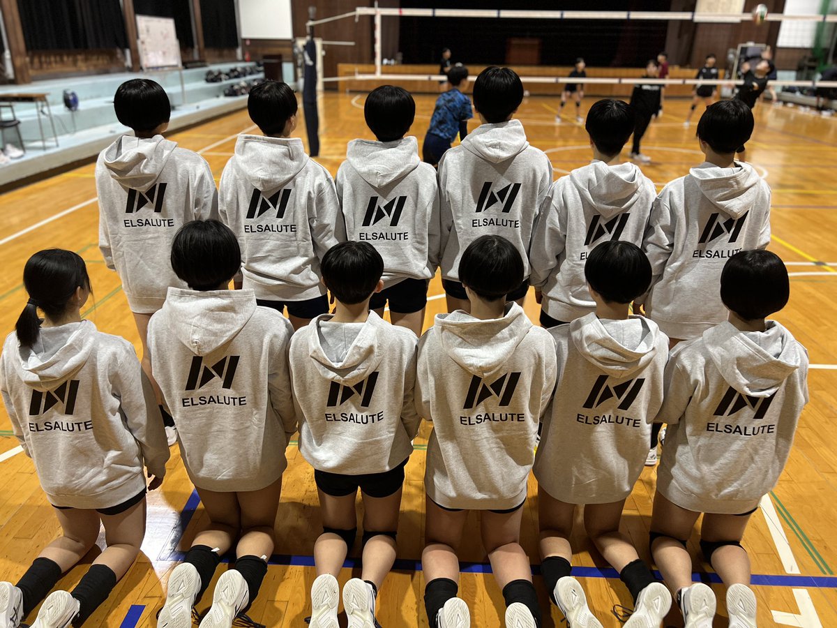 seikavolleyba11's tweet photo. 今治精華高校のロゴが入ったエルサルーテのパーカーが届きました✨

1年生はグレーで統一です！

日曜日の春高予選決勝に向け、モチベーションは最高潮🔥

もう一度あの舞台へ！

#バレーするならエルサルーテ
#ELSALUTE
#春高
#volleyball
#高校 https://t.co/42OQk2KZfp