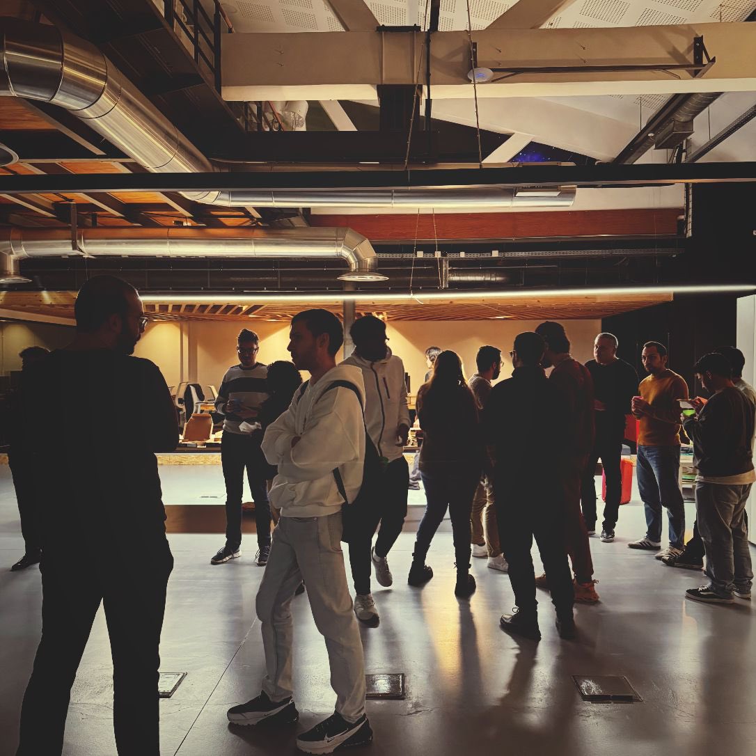 wearecodeforall's tweet image. #TBT to last week's @LisbonJug #meetup at our {LisBOA} campus! Our shoutout to all who came to hear our CTO @ruipferrao’s take on the use of #GenerativeAI within the "Spring" #framework, as well as Igor Souza's talk on “Apache Kafka". May this be the first of many more to come!