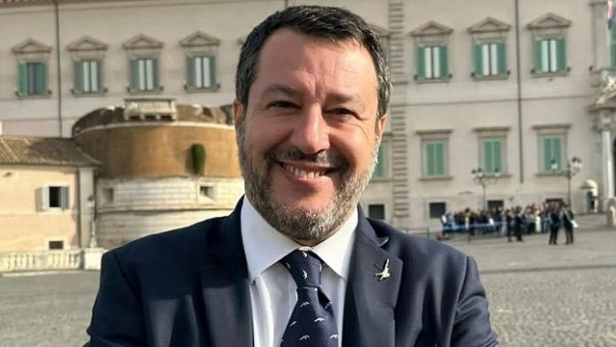 Di cosa cavolo gioisce Salvini che con la riforma al #CodicedellaStrada si è garantito un’ulteriore discesa nel nulla cosmico?
Vessare i cittadini non paga mai!

Ti stai giocando quel poco di consenso che ti era rimasto, #salutiMatteo.