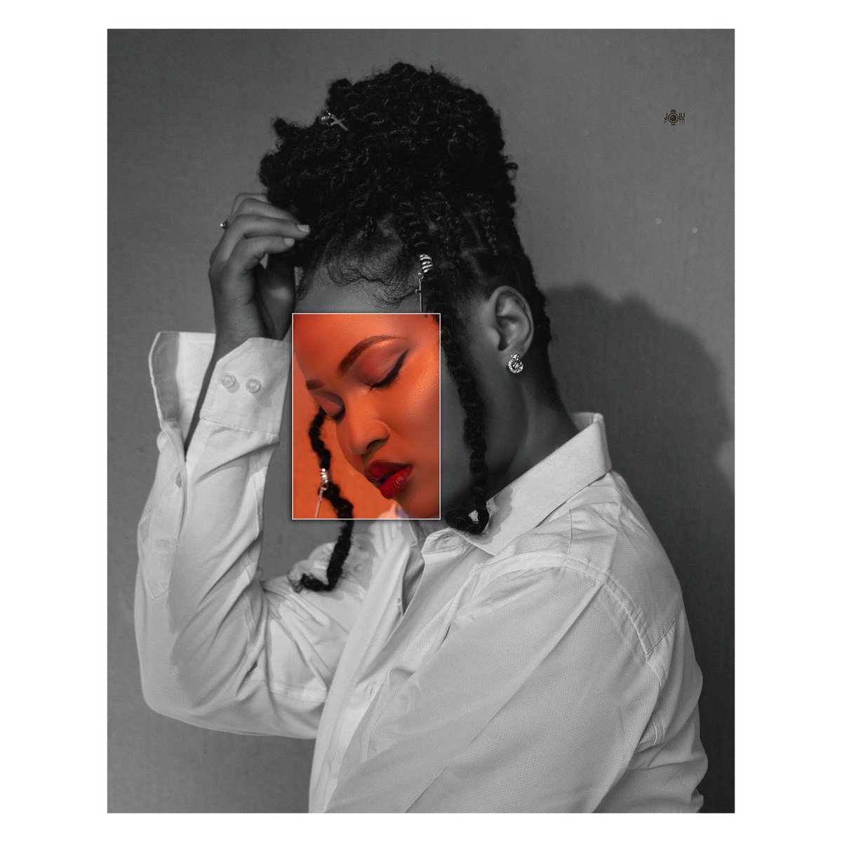 HighFee_'s tweet photo. Experimenting with selective color 🎨🤍🖤✨. 

What’s your go-to technique for adding drama to your shots? 📸 Let’s connect and share techniques! #PhotographyCommunity #PortraitPhotography https://t.co/IlZYQn0XZO