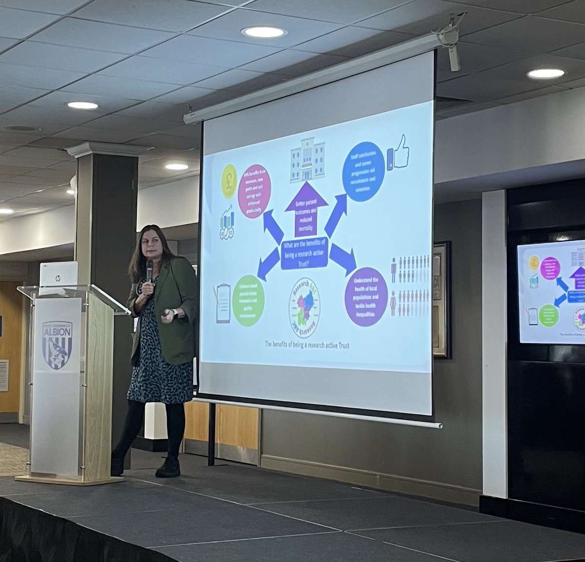 Ros Leslie, PhD tweet media