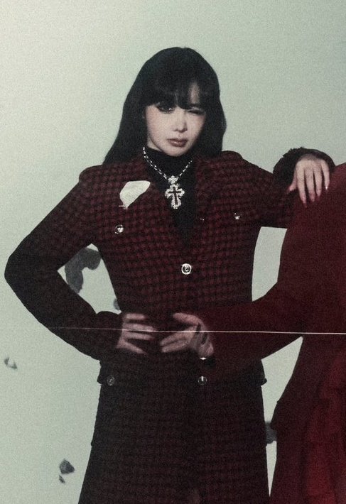 Park Bom stuns alongside her 2NE1 members on the Cover of Dazed Korea December issue. 

#2NE1 #PARKBOM #박봄