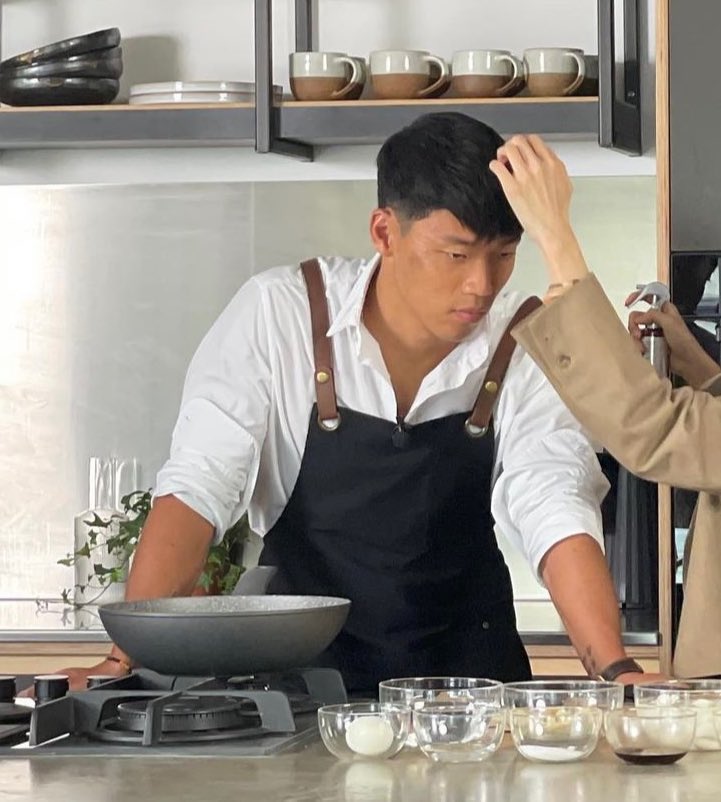 저는 있잖아여...황희찬 덩치 체감짤 보면
심장이 너무 힘들어요....