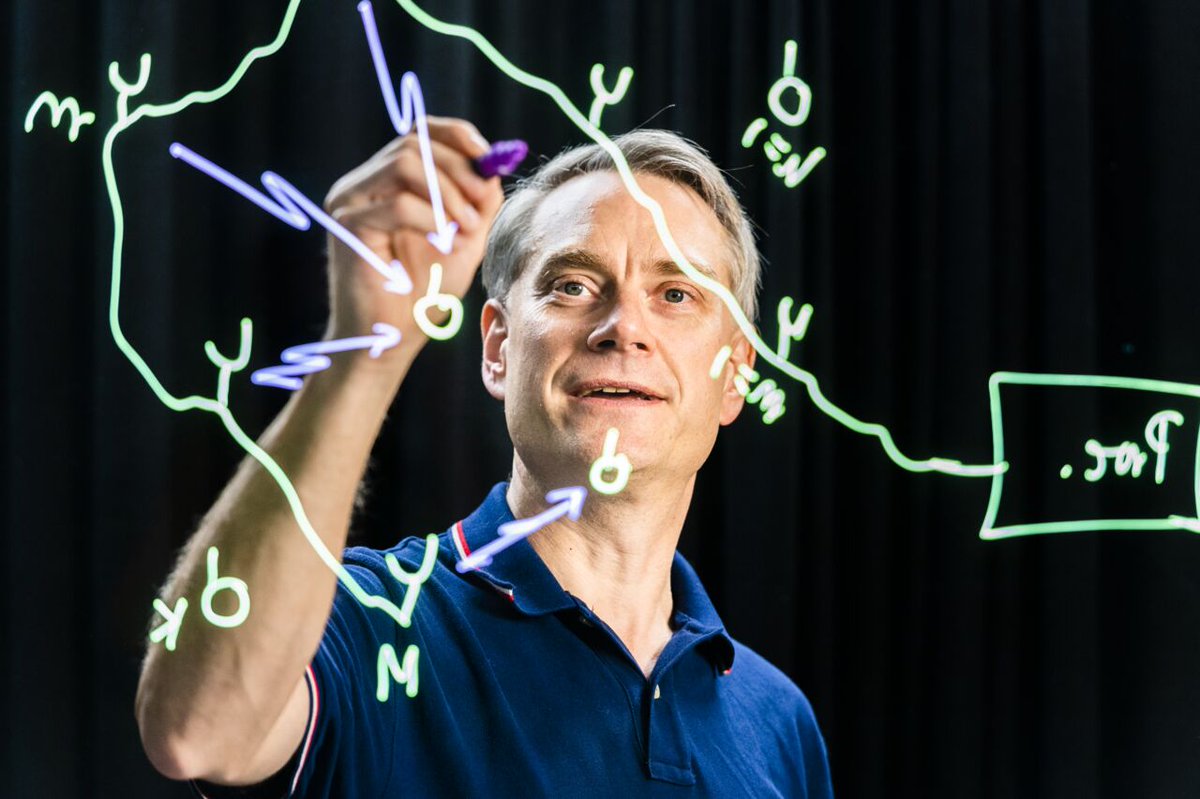 Linköpings universitet (@liu_universitet) on Twitter photo We congratulate our researchers Gerhard Andersson (<a href="/profGerhardA/">Gerhard Andersson</a>) Feng Gao (<a href="/Gao_group/">Prof. Feng Gao's group at LiU</a>) and Erik G. Larsson who have been included on the <a href="/Clarivate/">Clarivate</a> Highly Cited Researchers List 2024!
The whole list: clarivate.com/highly-cited-r…
#HighlyCited2024 #researcher We congratulate our researchers Gerhard Andersson (<a href="/profGerhardA/">Gerhard Andersson</a>) Feng Gao (<a href="/Gao_group/">Prof. Feng Gao's group at LiU</a>) and Erik G. Larsson who have been included on the <a href="/Clarivate/">Clarivate</a> Highly Cited Researchers List 2024!
The whole list: clarivate.com/highly-cited-r…
#HighlyCited2024 #researcher