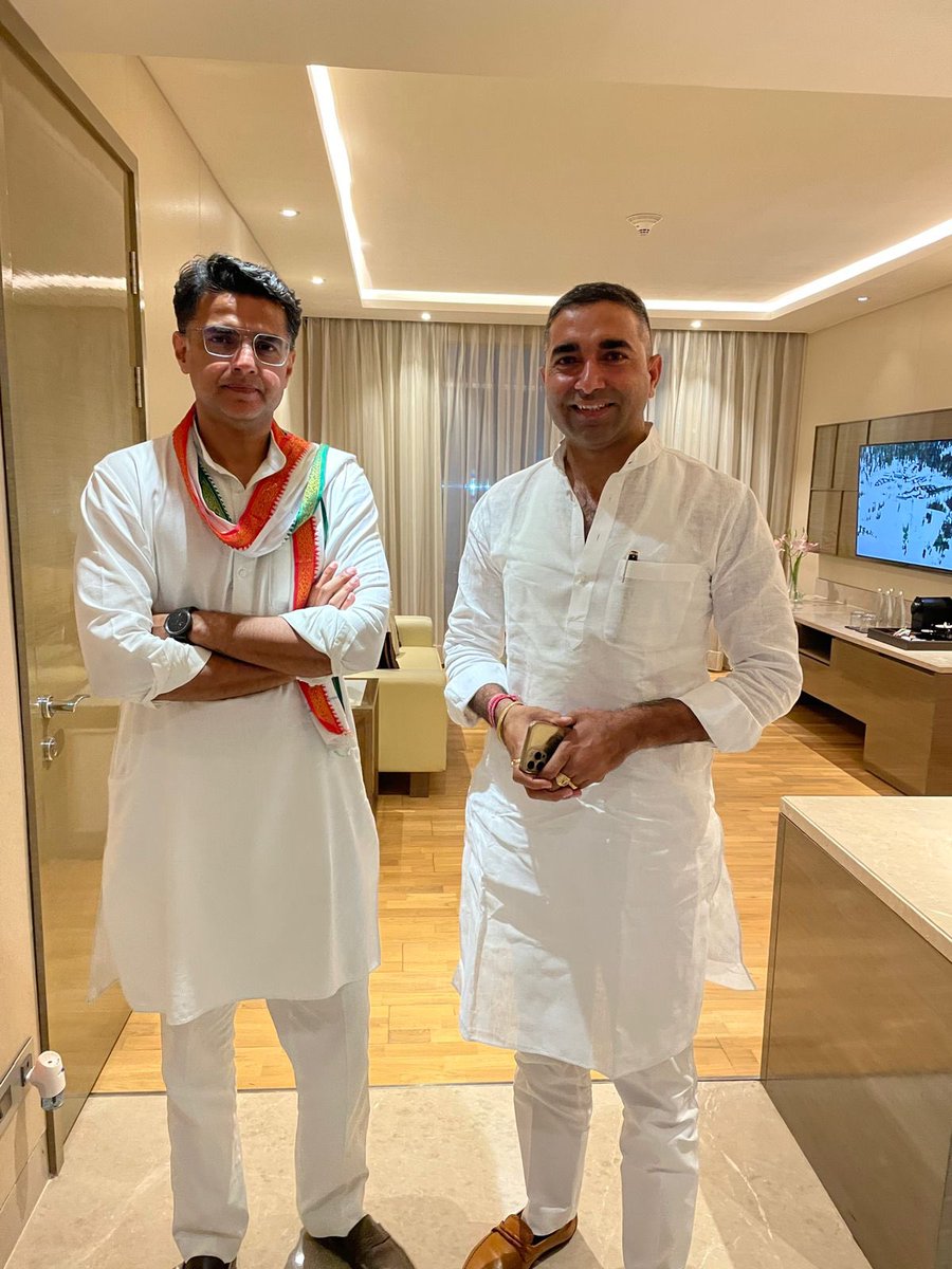 manoj_fagna's tweet photo. मारवाड़ के युवा नेता , राष्ट्रीय प्रवक्ता #nsui , रजलानी सरपंच, नेकदिल इंसान बड़े भाईसाहब @parasgurjar17 जी की पायलट साहब के साथ सुखद मुलाकात ♥️

2028 में यह चेहरा विधानसभा में दिखेगा https://t.co/WRQQYvV7e9