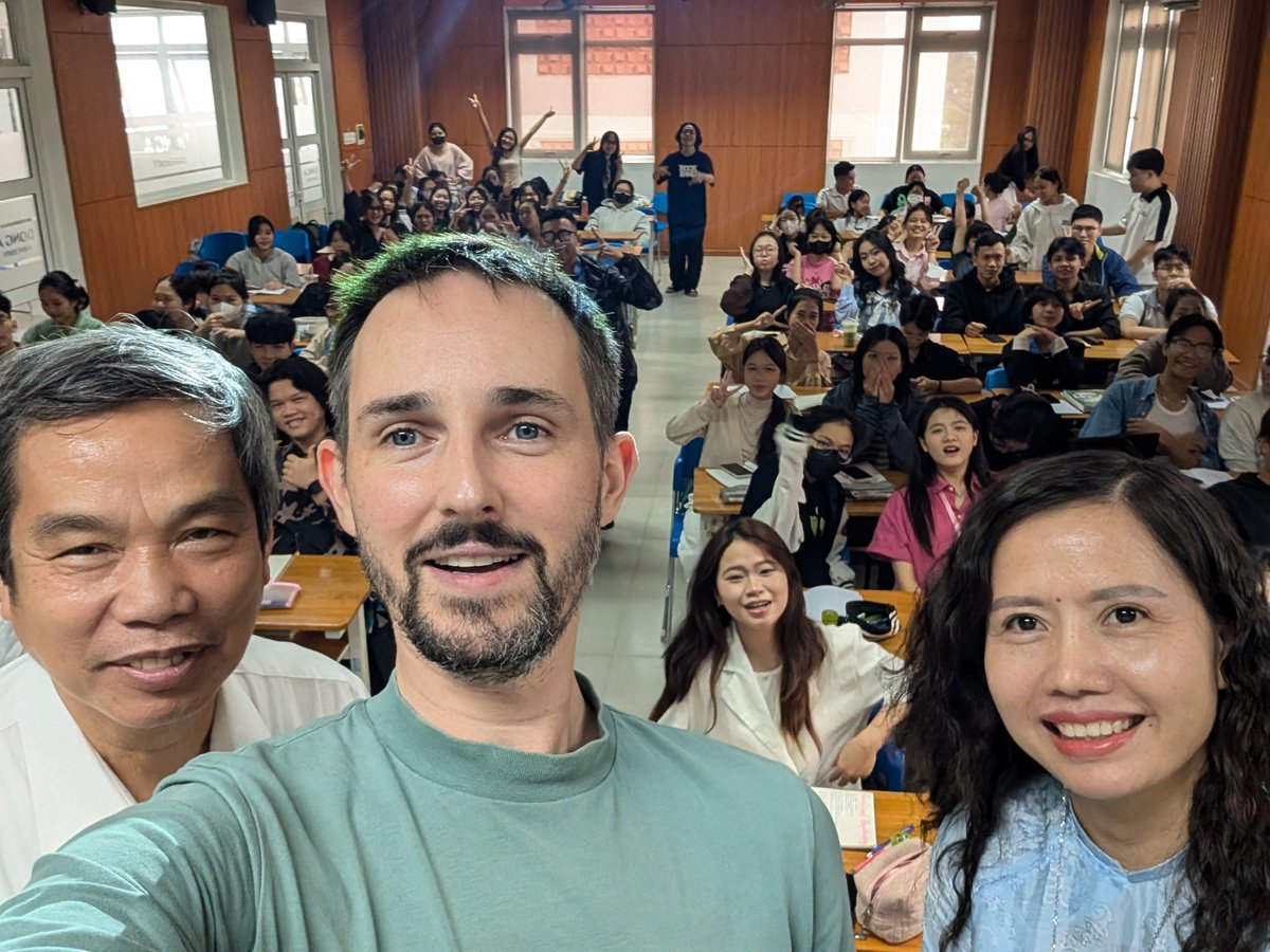 Had a wonderful time today lecturing these psychology students on clinical psychology at Dong A university in Da Nang - many thanks Dr Trung and Hue Kim!