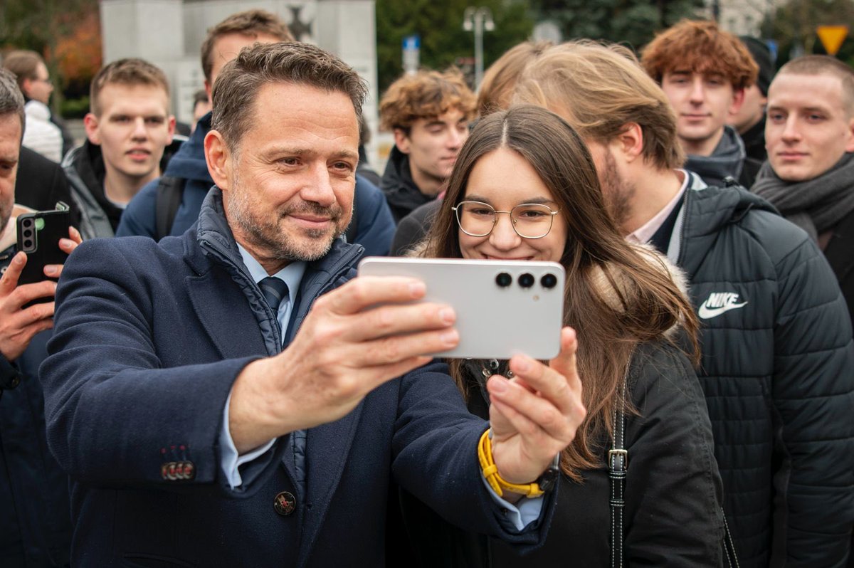 Przyszłość. O tym też będą nadchodzące wybory. Tym bardziej cieszy wsparcie młodych ludzi - bo to ich kształt tej przyszłości najbardziej dotyczy.

Współpracowaliśmy przy <a href="/Campus_Polska/">Campus Polska Przyszłości</a>, działamy razem przy wielu innych okazjach, choćby wspierając młodzieżowe rady miast.   Mam
