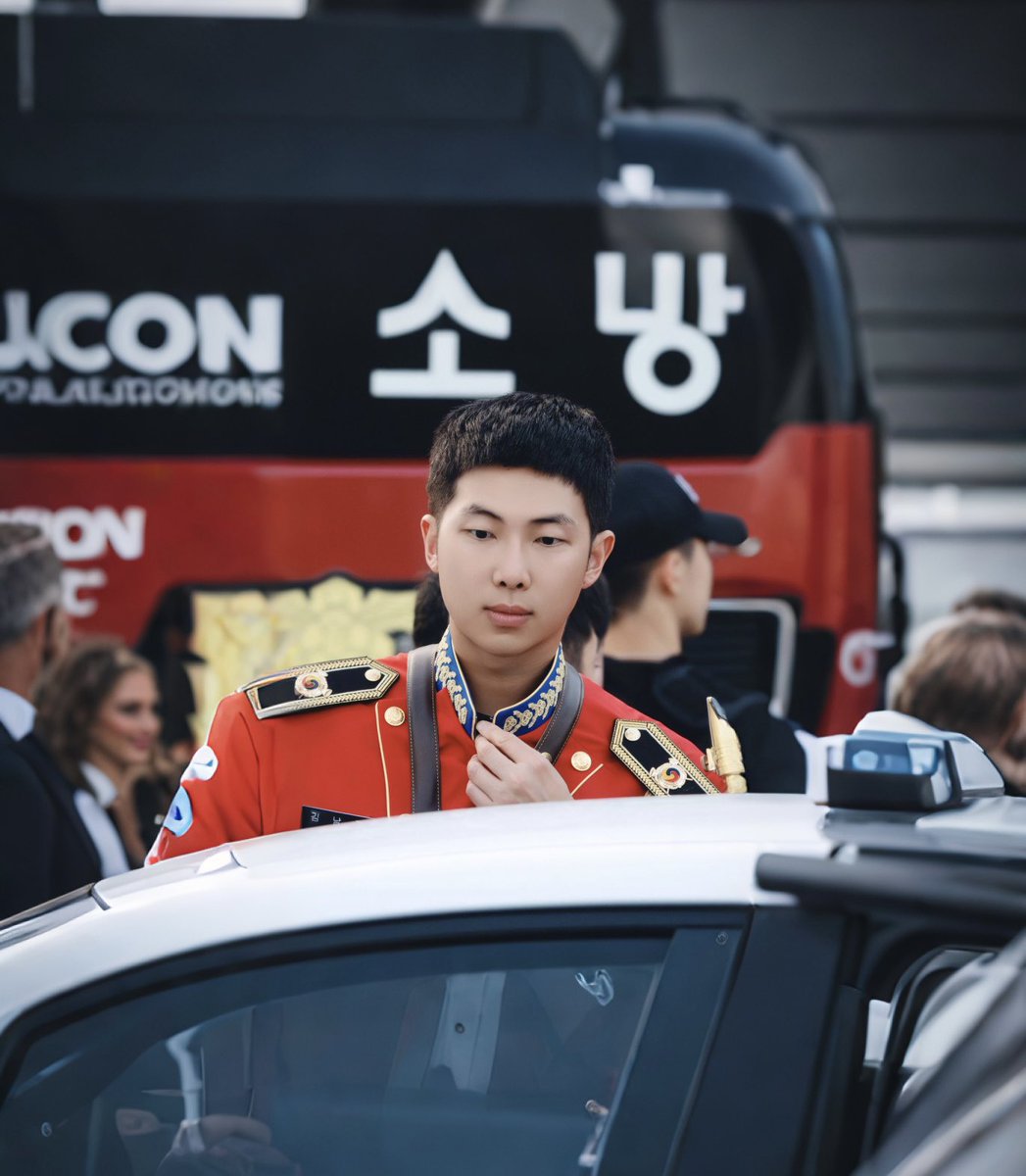 btsdaily77's tweet photo. OMG!  Kim Namjoon 😭

#RM #BTS https://t.co/24ViLXPV8v