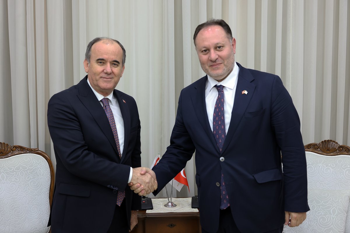 kktcmeclis's tweet photo. Cumhurbaşkanı Vekili Cumhuriyet Meclisi Başkanı  Ziya Öztürkler, Büyük Birlik Partisi  Genel Başkan Yardımcısı Alaattin Çakır’ı kabul etti.
https://t.co/5y8PkXMolC https://t.co/clqzNAclXB