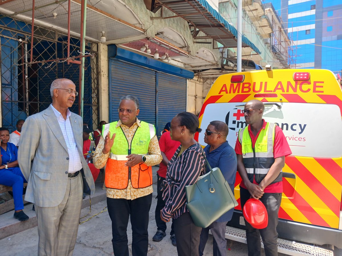 Leo maofisa wakuu wa Serikali pamoja na uongozi wa EPlus Tanzania, wametembelea eneo la ajali mbaya ya jengo lililoporomoka Kariakor ili kuunga mkono juhudi za uokoaji zinazoendelea na kutoa pole kwa familia zilizofiwa.