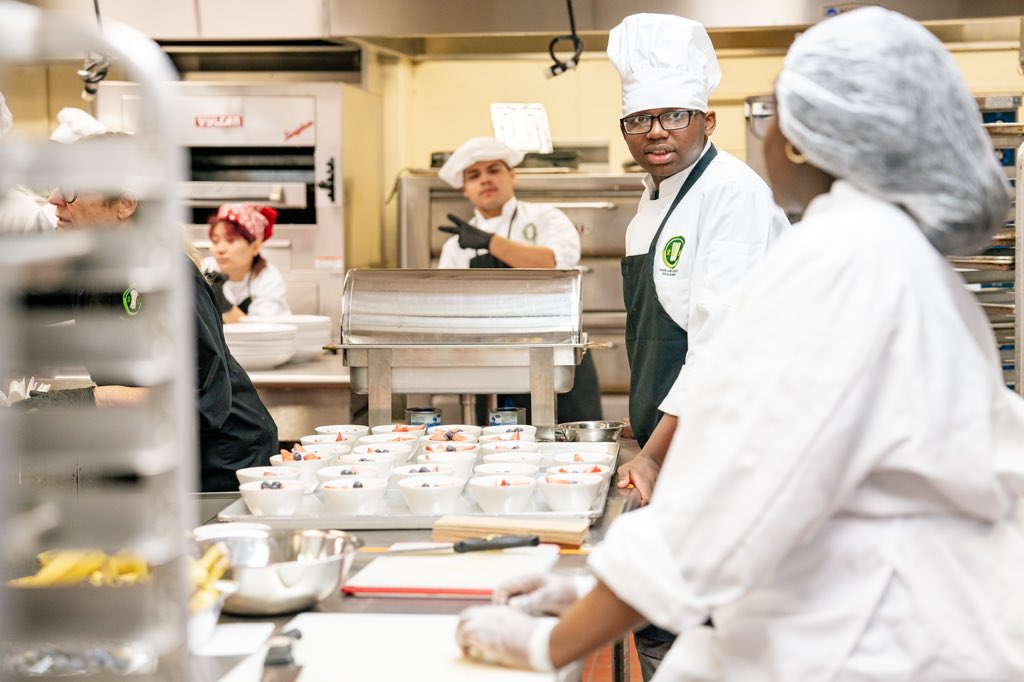 DOEChancellor's tweet photo. What a treat to stop by Food and Finance High School last week for a delicious dining lab experience curated and prepared by students! https://t.co/qxIUq4tKcd