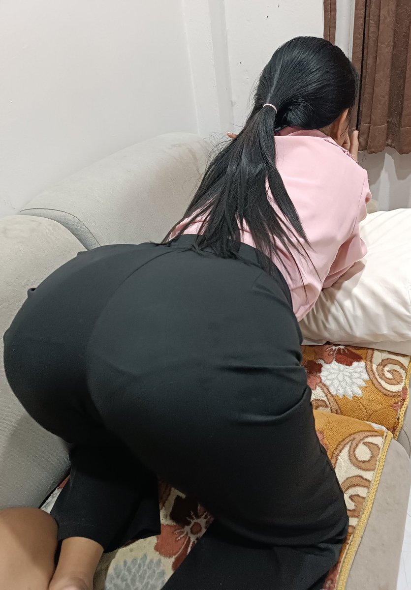mistersex13579's tweet photo. ใส่โชว์ขอบกางเกงในไปทำงานทุกวันจริงๆ https://t.co/zkPeeV9htJ