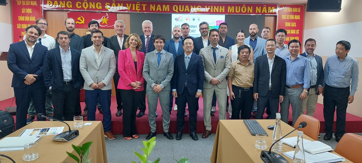 AndyGUADALUPE23's tweet photo. Misión Comercial a ASEAN
En Vietnam 
@hochiminhcity 
@FoodexpoVietnam 
@VCCI_HCM https://t.co/pSzciZQqwH