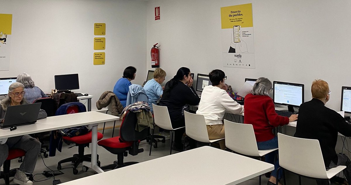 Seguimos aprendiendo a usar las NNTT, y a partir de una idea, elaboraremos un proyecto/actividad. 🙂💛
Muy aplicadas, con muchas ideas y muchas ganas de aprender.

#experimentando #ideas #desarrollo #equipo