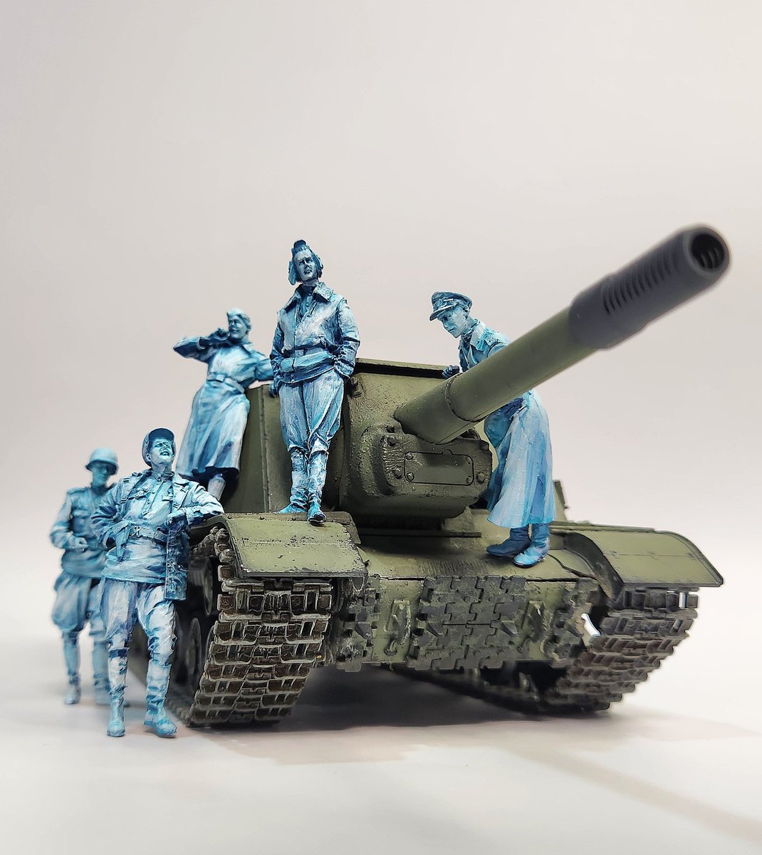 웃으라 병사들이여!
먼저 떠나간 영웅 동지들을 위해!