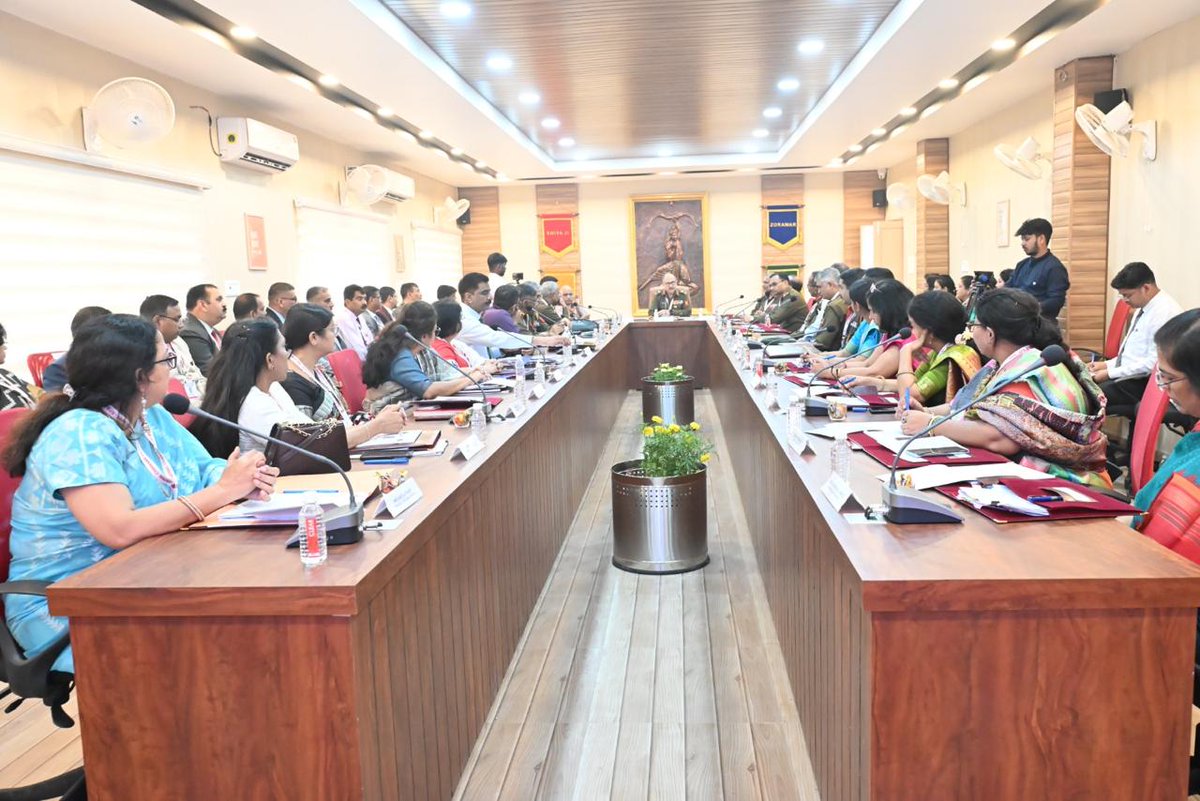 suryacommand's tweet image. #IndianArmy
#SuryaCommand
#AWES
#Ayodhya
#PrincipalMeet

 Lt Gen Mukesh Chadha, COS, HQ #CentralCommand chaired Command Principals’ Meet, hosted by #APS #Ayodhya. The event was attended by Maj Gen PR Murali (Retd) MD AWES, Maj Gen Rajesh Bhat, Patron, Brig K Ranjeev Singh,…