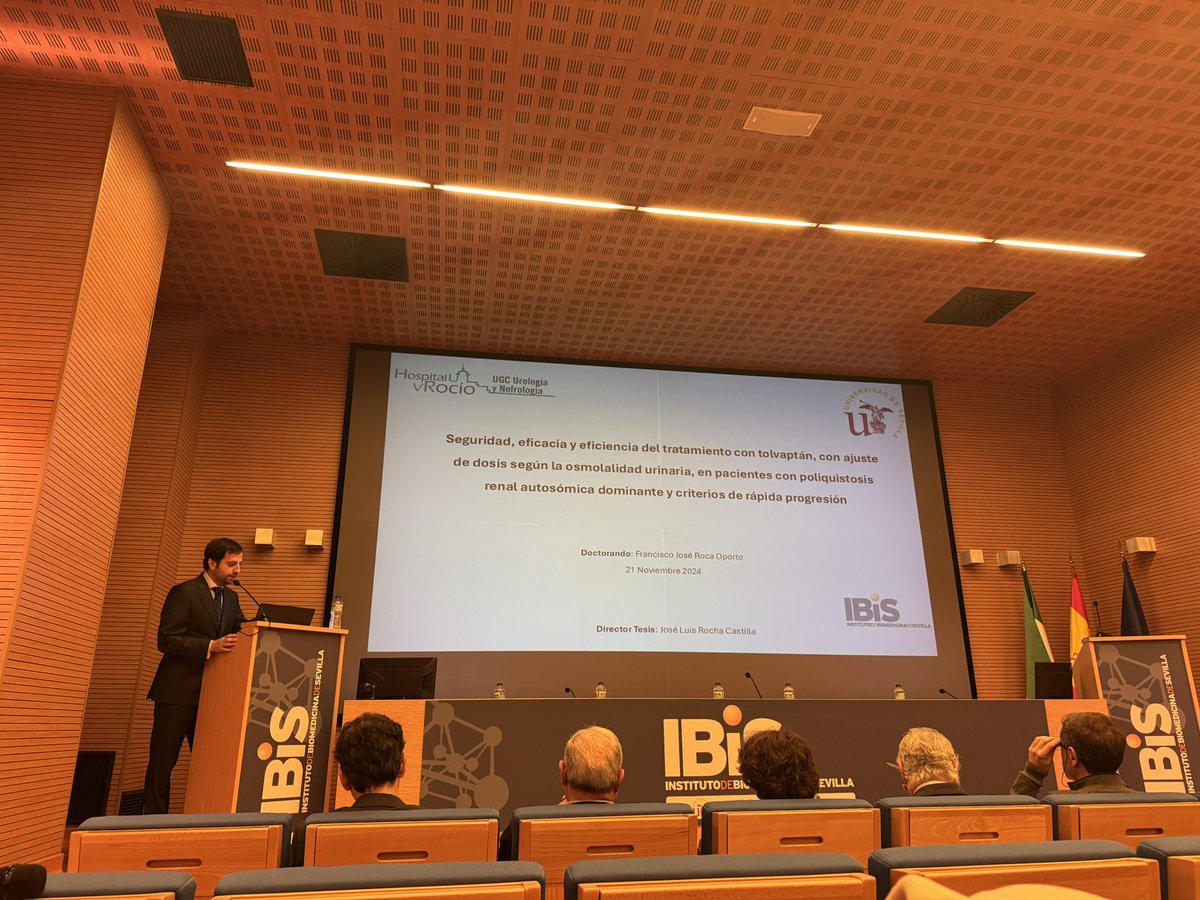 Cristinaandg's tweet image. Enhorabuena al Doctor Roca por su magnífica defensa de tesis doctoral @frankiroca @ibis_sevilla @UronefroHUVR