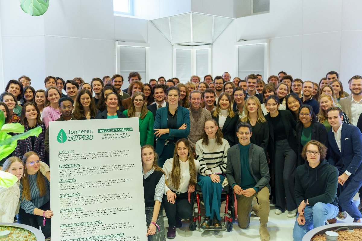 Gisteren organiseerde <a href="/JKBonline/">Jonge Klimaatbeweging</a> de #Jongerentop24. Politieke en maatschappelijke jongerenorganisaties lieten zien dat er wél samenwerking mogelijk is om de gevolgen van #klimaatverandering tegen te gaan. Hoopvol voorwaarts voor onze toekomst! ✨️🌎

Foto: Vicky Teeuwisse