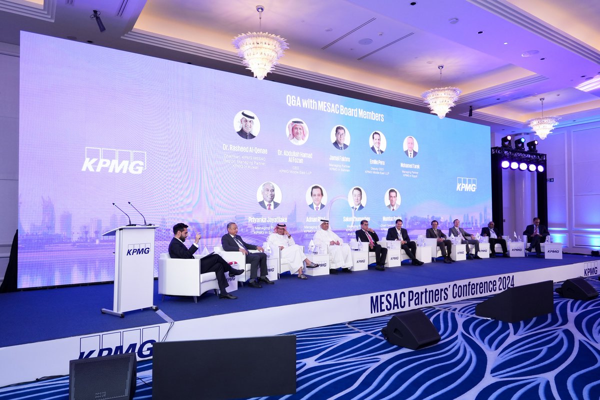 abdullahfozan's tweet photo. لحظات استثنائية في قطر، حيث اجتمعنا بمناسبة مؤتمر الشركاء السنوي على مستوى المنطقة MESAC. كانت فرصة رائعة للالتقاء والتواصل مع الزملاء من مختلف أنحاء المنطقة في وقت مهم حيث نتجه نحو مزيد من التعاون والشراكات.
في هذا الاجتماع وبحضور رئيس مجلس الإدارة في كي بي إم جي العالمية، بيل توماس؛ ناقشنا استراتيجيتنا المشتركة وكيفية تحسين خدماتنا لعملائنا والمجتمعات التي نعمل فيها.
شكرًا جزيلًا لجميع الزملاء في كي بي إم جي قطر على الاستضافة، وعلى جعلنا جزءا من الاحتفال بمرور 45 عاماً على تواجدكم في قطر. والشكر موصول لجميع الشركاء وأتطلع لاستضافتكم في الرياض.