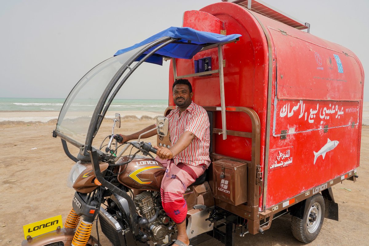 UNDPYemen's tweet photo. 🌊 On #WorldFisheriesDay, read about Abdo, a mobile fish vendor in #Mokha🎣
With training provided through the #SFISH Project w/ @SMEPSYemen and supported by @WorldBankMENA, Abdo transformed his business
#Fishforfuture
🔗 Read more: https://t.co/Dbh5stzI4P https://t.co/68tIEfKCHa